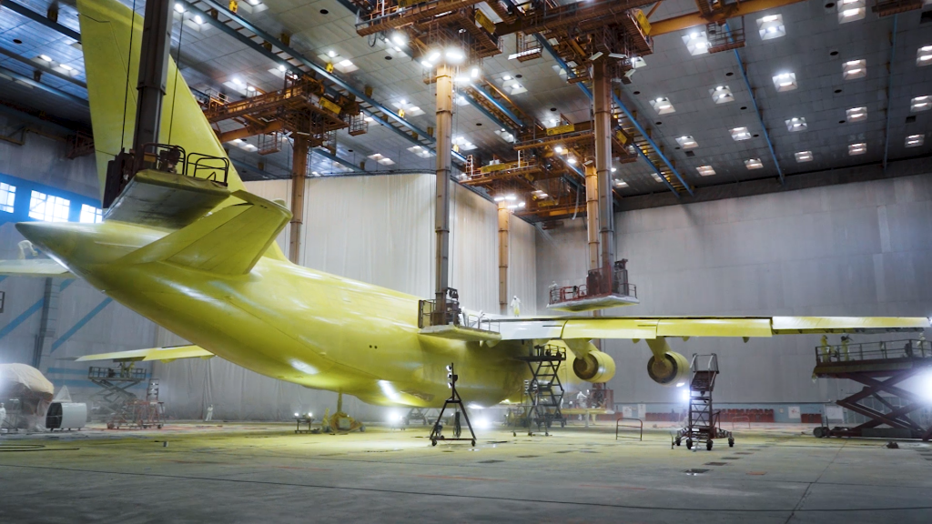 Как красят огромные самолеты 